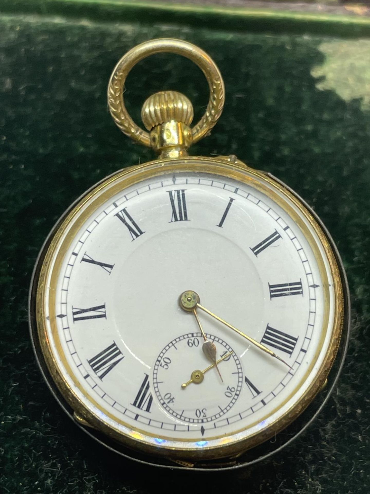 AN 18CT GOLD TOP WIND POCKET WATCH WITH WHITE ENAMELLED DIAL AND GOLD HANDS, WITH ORIGINAL BOX - Image 2 of 7