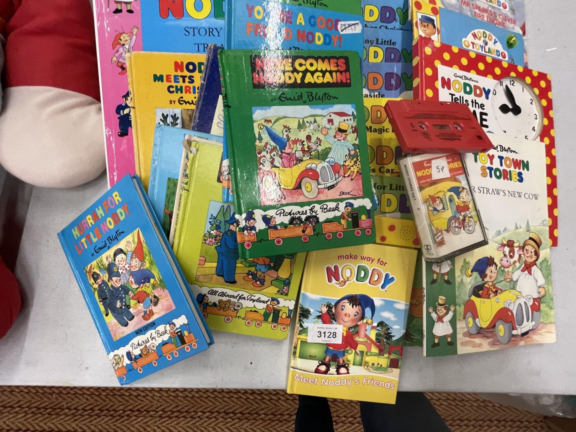 VARIOUS NODDY BOOKS TO INCLUDE STORIES AND ANNUALS - Image 2 of 4