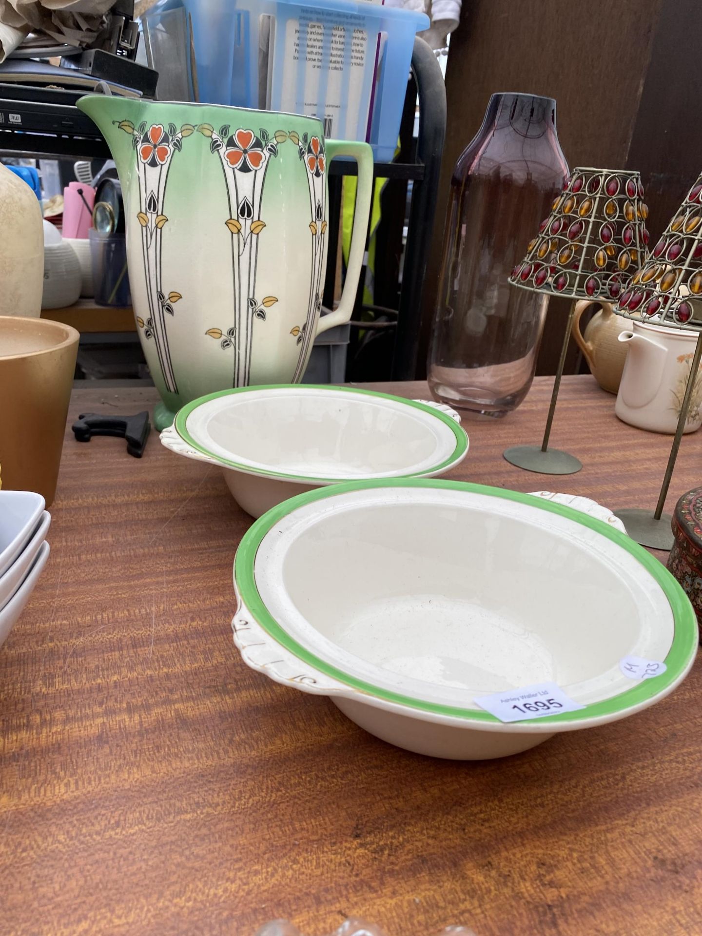 A LARGE ASSORTMENT OF CERAMICS AND GLASS WARE TO INCLUDE A WASH JUG, PLATES AND BOWLS ETC - Image 2 of 11