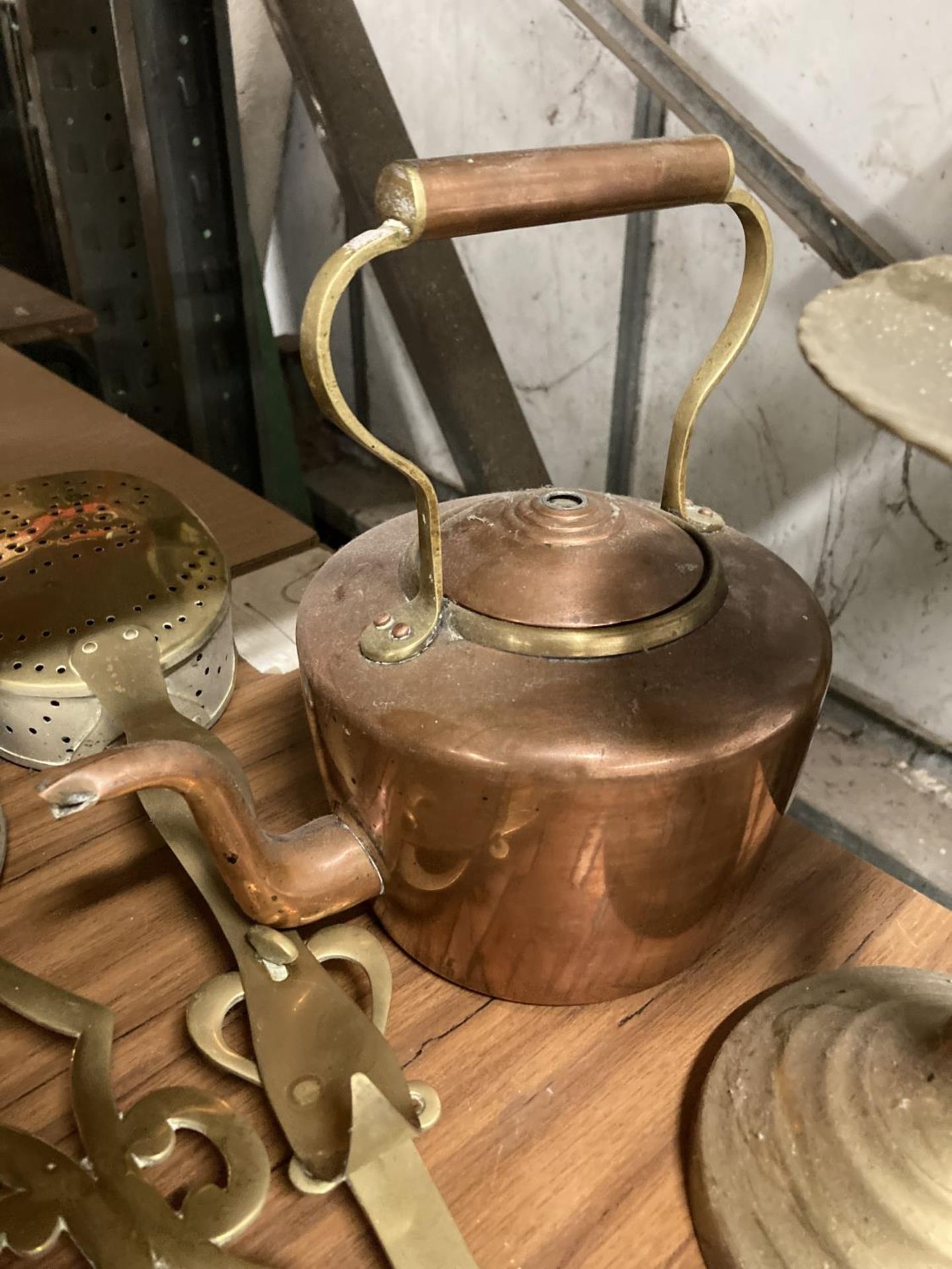 TWO BRASS CHESTNUT ROASTERS A BRASS TRIVET AND A COPPER KETTLE - Image 4 of 4