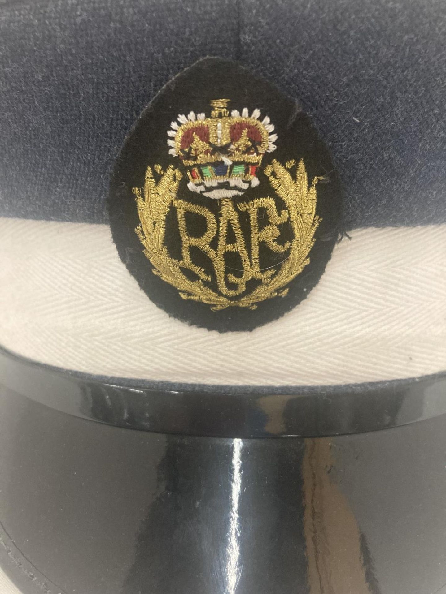 AN R. A. F. MILITARY PEAKED CAP - Image 5 of 6