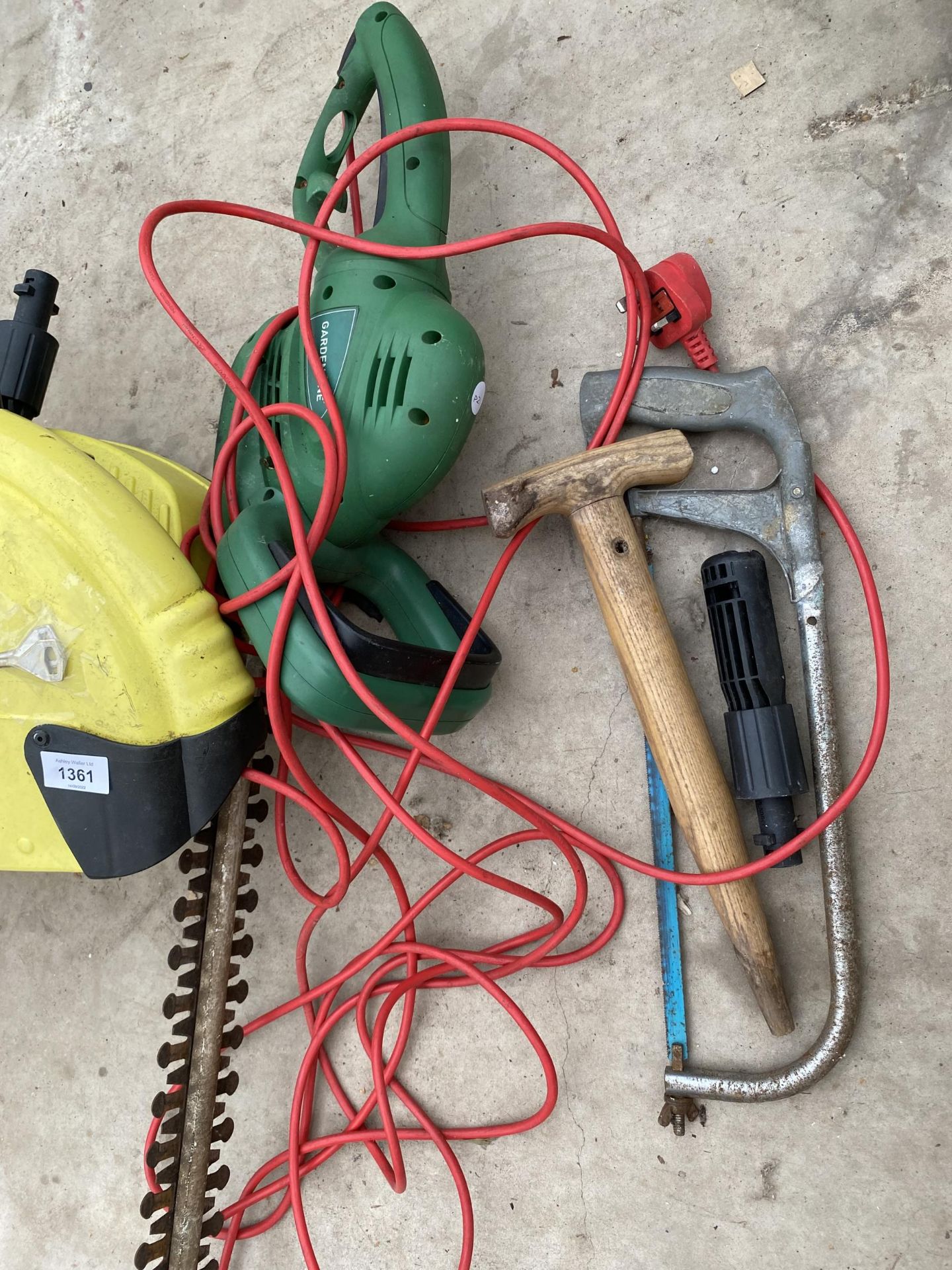 AN ASSORTMENT OF TOOLS TO INCLUDE AN ELECTRIC HEDGE TRIMMER AND PRESSURE WASHER ATTATCHMENTS ETC - Image 2 of 3