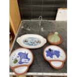 AN ASSORTMENT OF ITEMS TO INCLUDE OLIVE BOWLS AND A GLASS CAKE STAND ETC