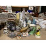 A MIXED LOT OF COLLECTABLE ITEMS TO INCLUDE A CLOCK, ANIMAL FIGURES, SMALL VASES, ETC