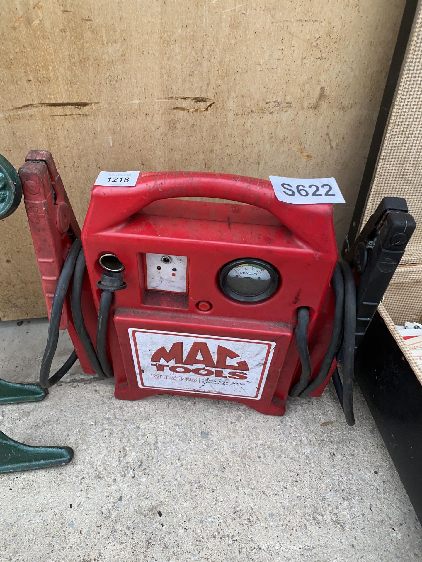 A MAC TOOLS BATTERY JUMP STARTER