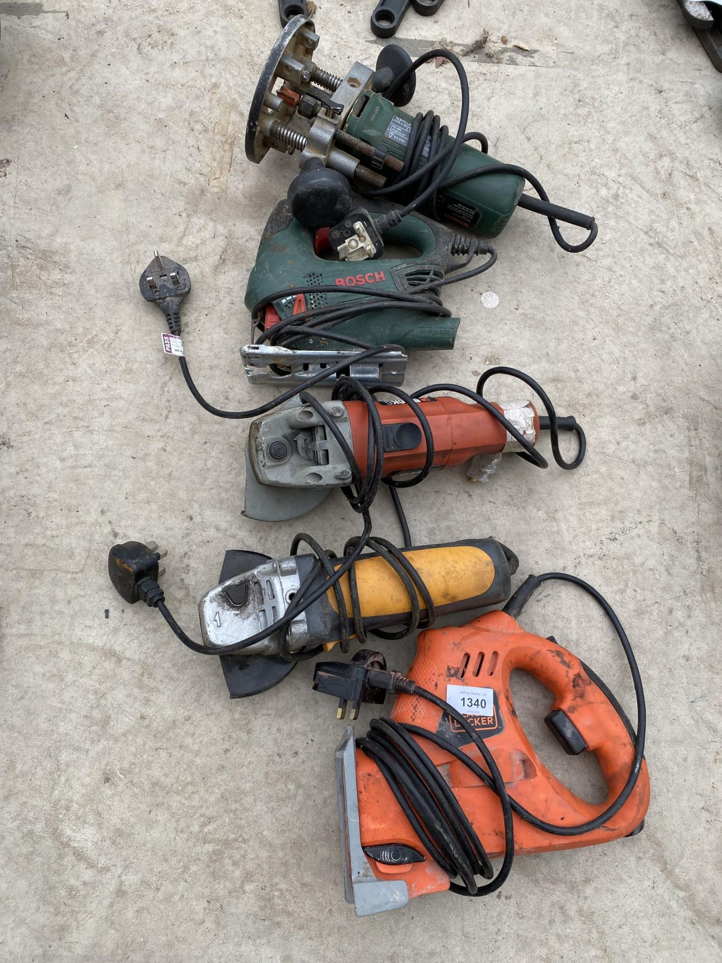 FIVE POWER TOOLS TO INCLUDE TWO GRINDERS AND A BOSCH JIGSAW ETC