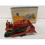 A DINKY SUPERTOYS BLAW KNOX BULLDOZER NO 561. IN GOOD CONDITION AND IN ORIGINAL BOX