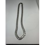 A SILVER HEAVY LINK NECKLACE