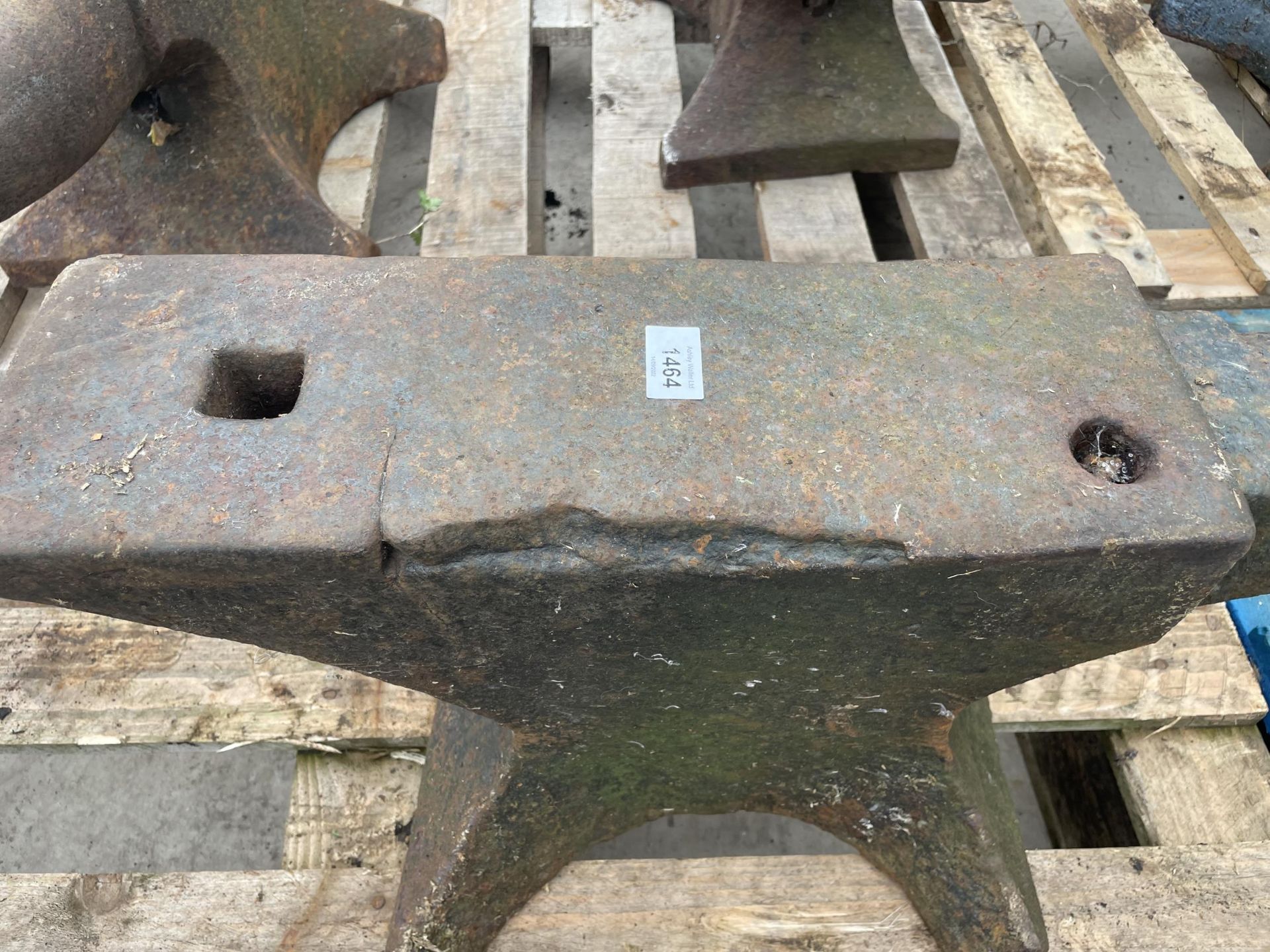 A VINTAGE BLACKSMITHS ANVIL LENGTH 72CM - Image 2 of 3