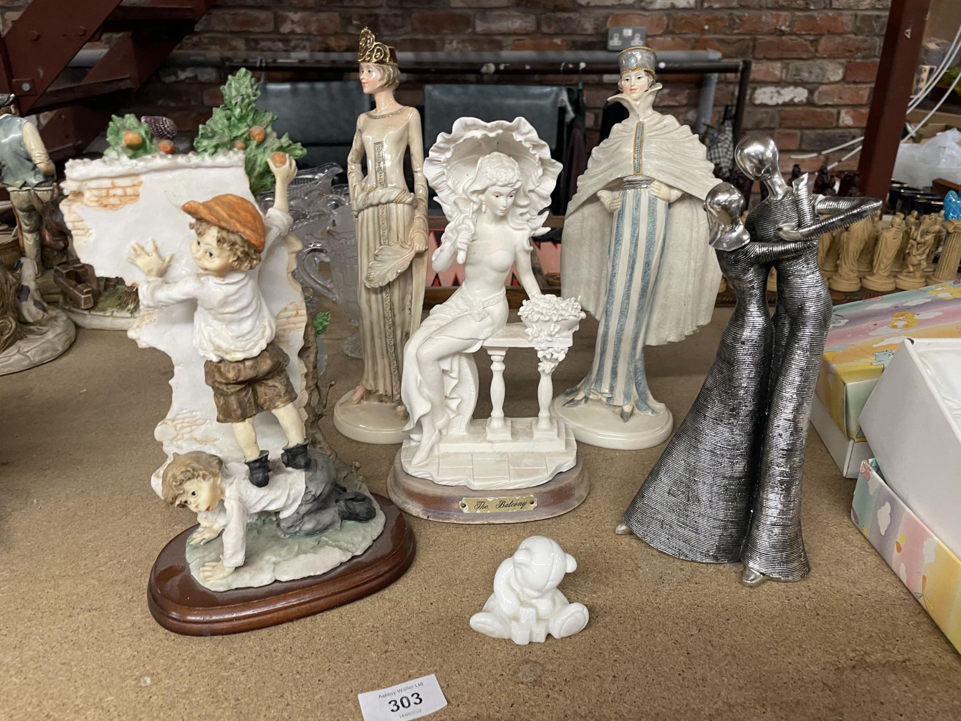 A QUANTITY OF FIGURINES TO INCLUDE ART DECO STYLE