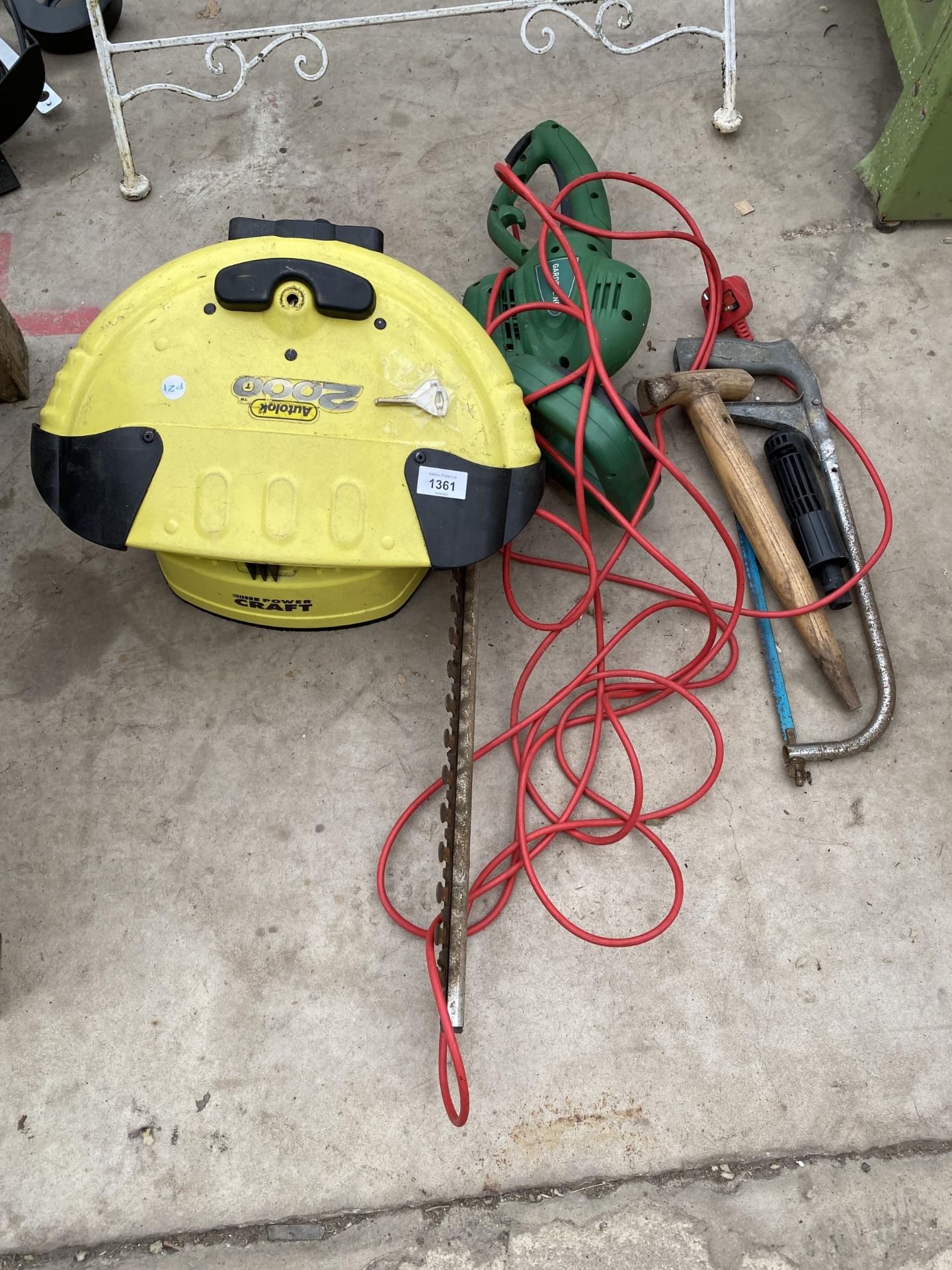 AN ASSORTMENT OF TOOLS TO INCLUDE AN ELECTRIC HEDGE TRIMMER AND PRESSURE WASHER ATTATCHMENTS ETC