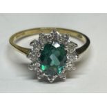 A HALLMARKED 9CT GOLD CUBIC ZIRCONIA AND EMERALD RING IN PRESENTATION BOX SIZE R