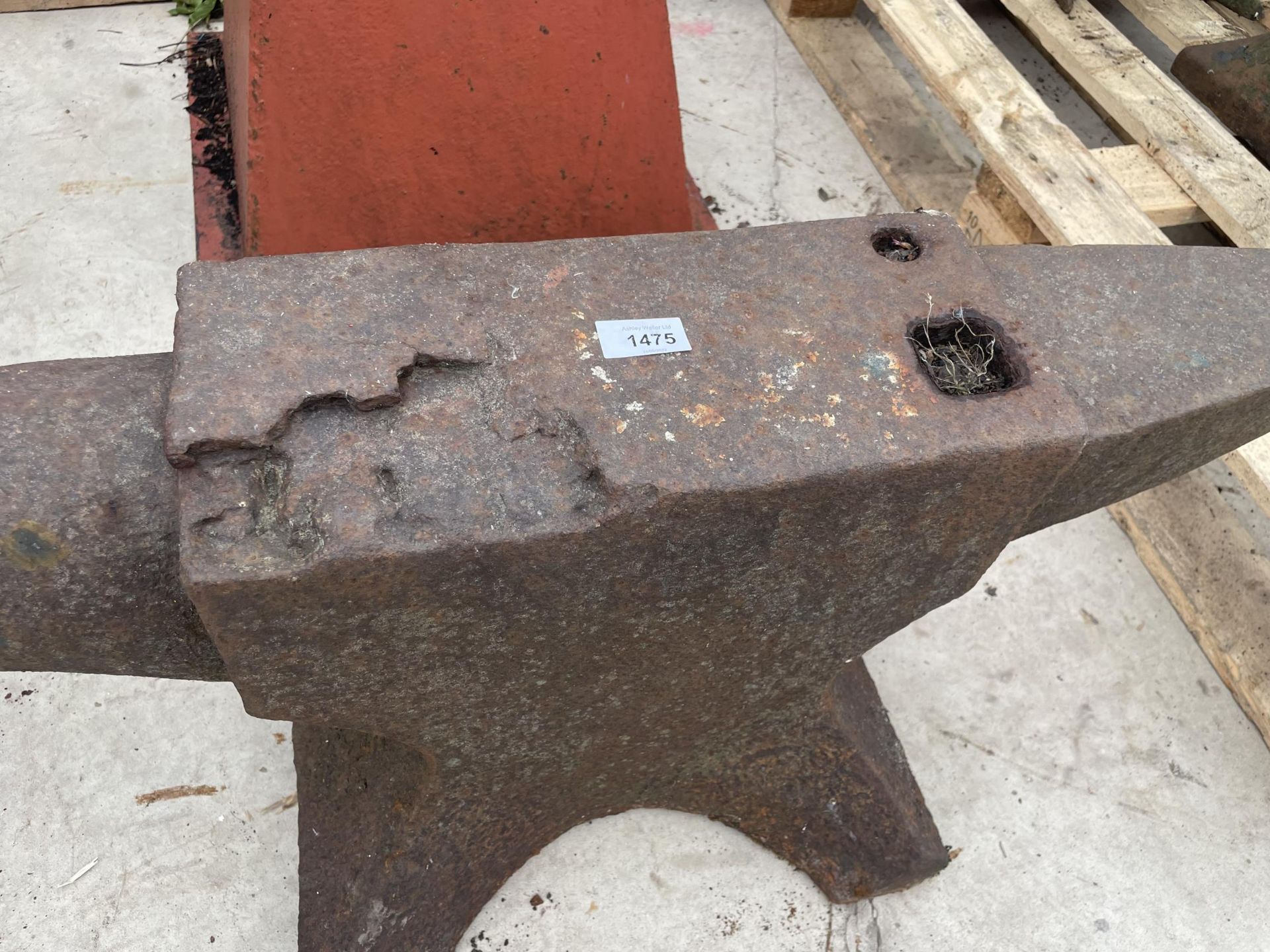 A VINTAGE BLACKSMITHS ANVIL LENGTH 93CM - Image 2 of 3