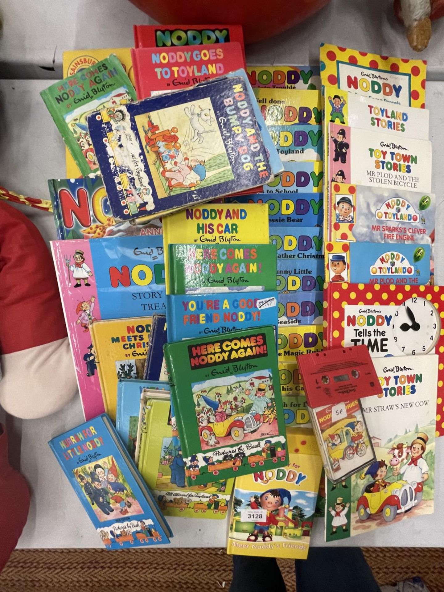VARIOUS NODDY BOOKS TO INCLUDE STORIES AND ANNUALS