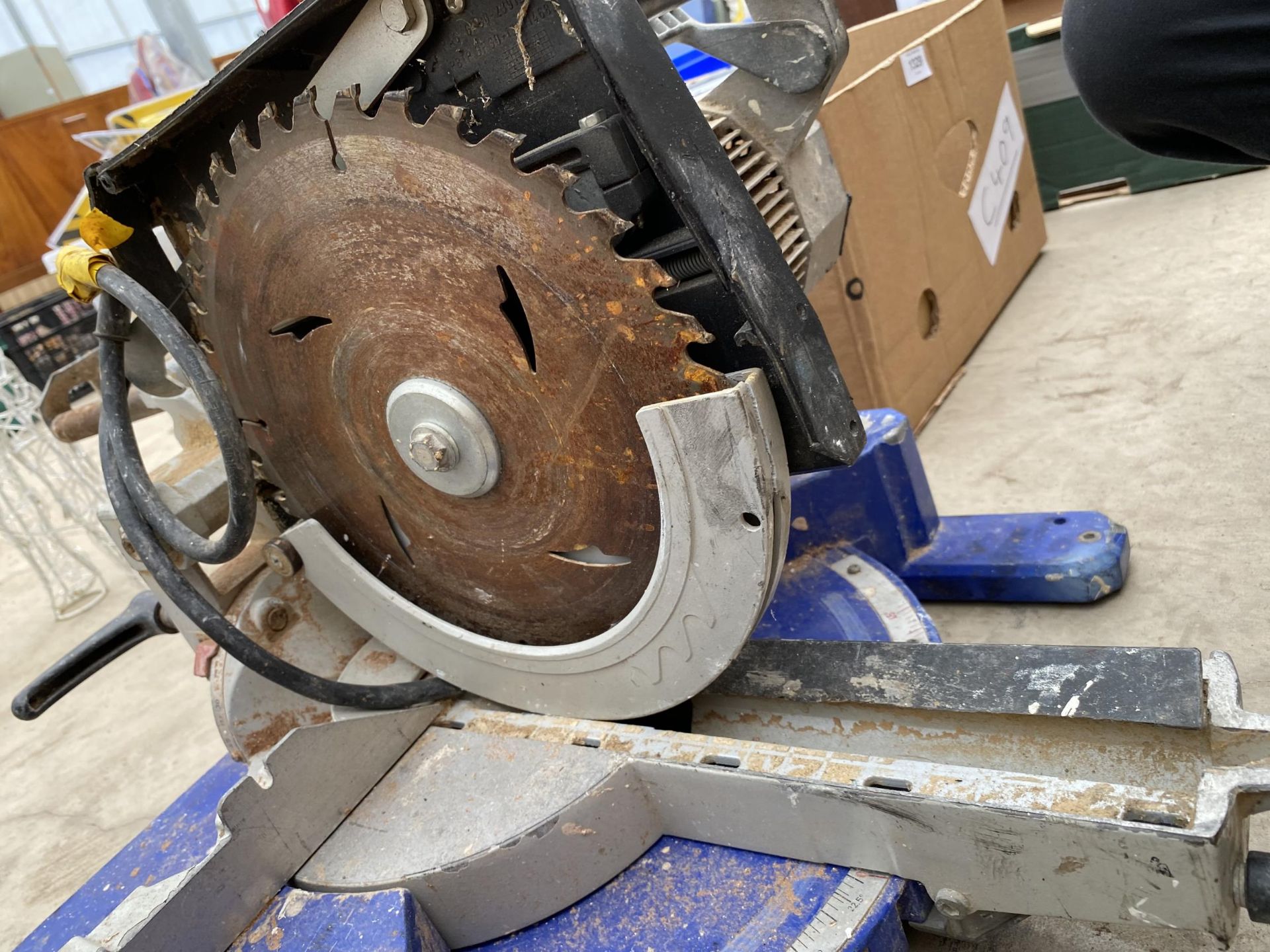 AN ELECTRIC MITRE SAW - Image 3 of 3