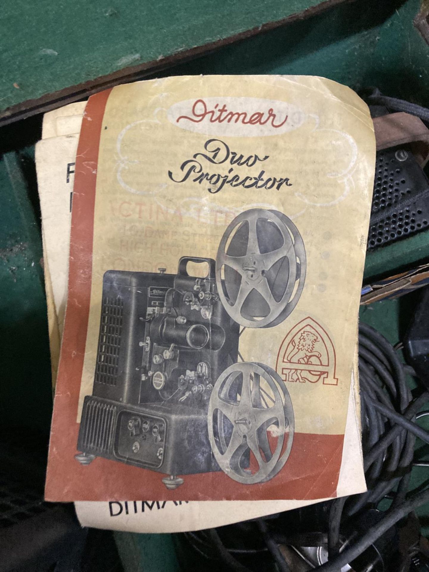 A VINTAGE DITMAR FILM PROJECTOR IN A CASE WITH INSTRUCTIONS AND ANCILLARIES - Image 5 of 5