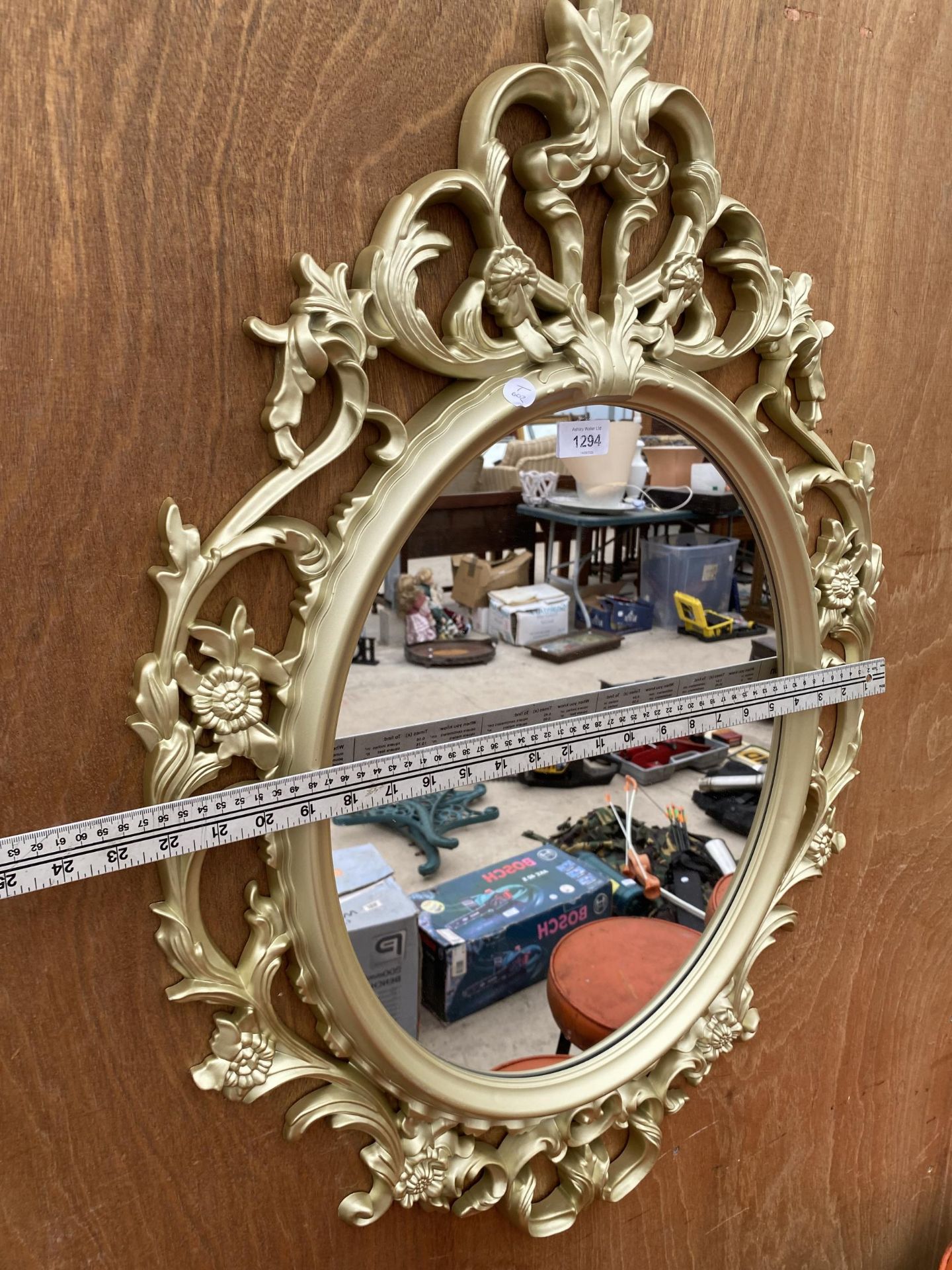 A DECORATIVE FRAMED WALL MIRROR - Image 2 of 3