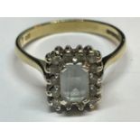 A HALLMARKED 9CT GOLD RECTANGULAR SET SMOKY STONE RING WITH CLEAR STONE SURROUND SIZE 0 WITH