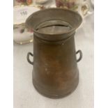 A VINTAGE COPPER MONEY BOX IN THE SHAPE OF A MILK CHURN HEIGHT 9CM