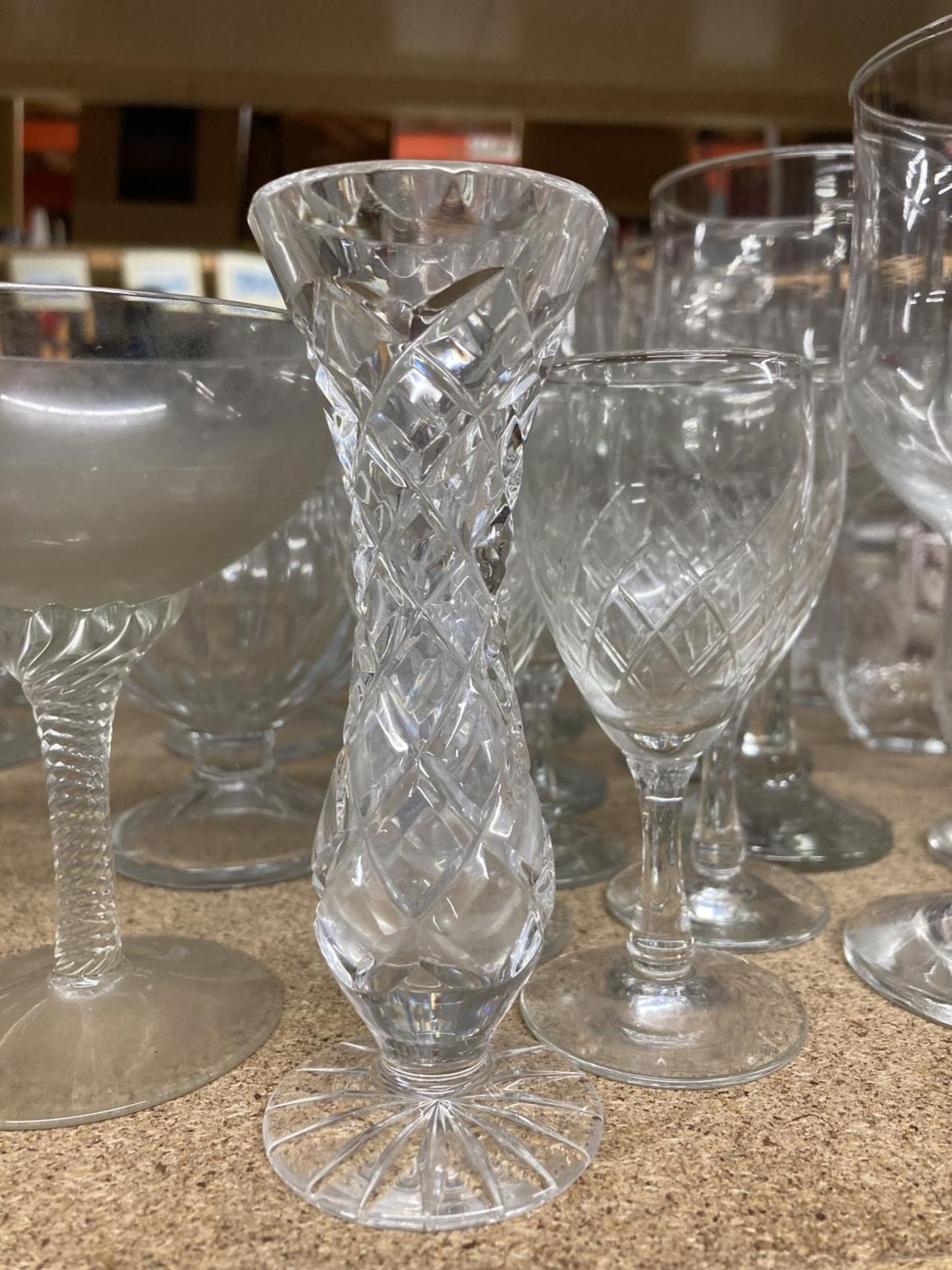 A LARGE QUANTITY OF GLASSWARE TO INCLUDE WINE GLASSES, SHERRY, SMALL TUMBLERS, DESSERT DISHES, - Image 3 of 5