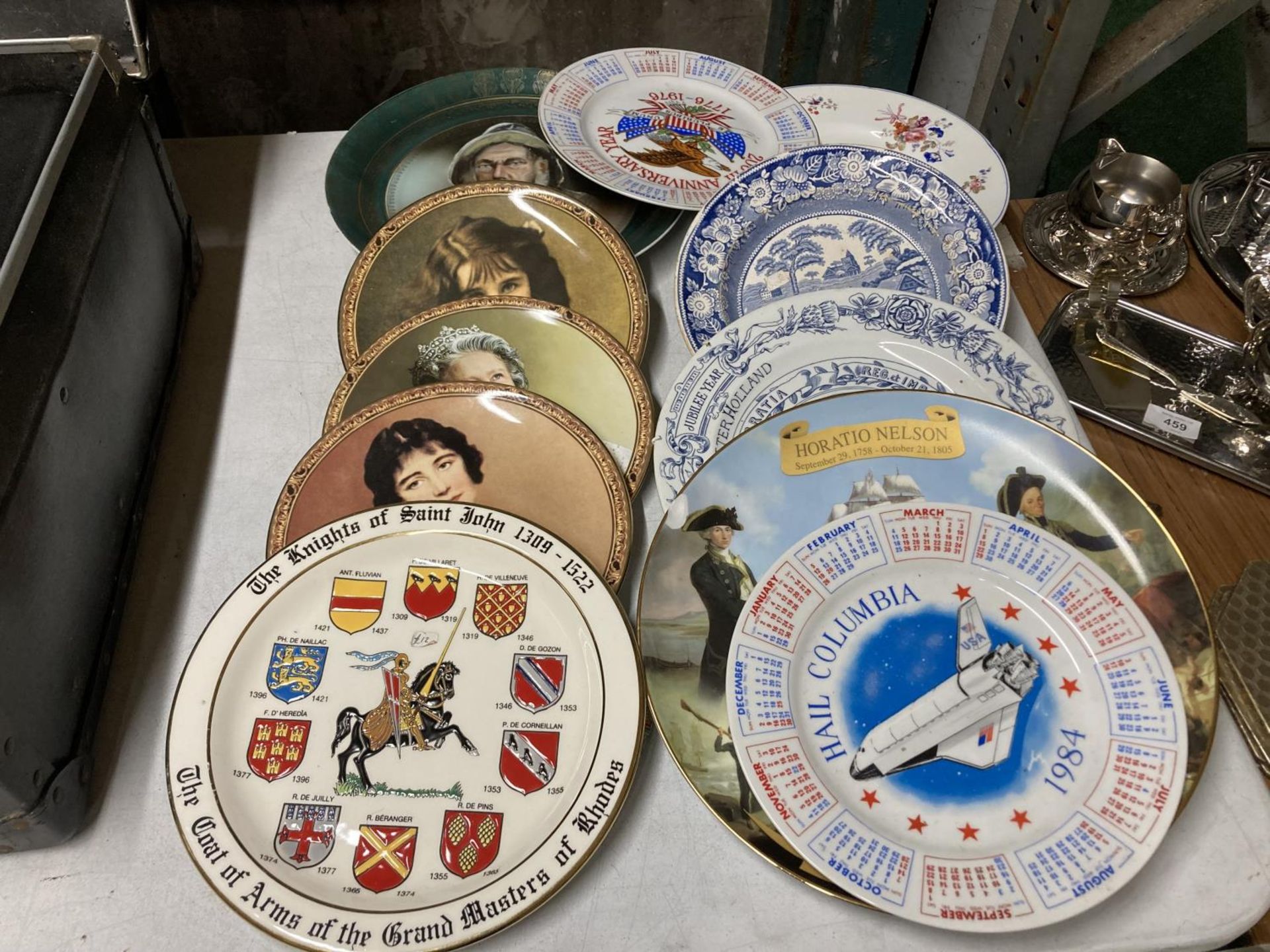 A QUANTITY OF COLLECTABLE PLATES TO INCLUDE THE QUEEN MOTHER SERIES, HORATIO NELSON, ETC