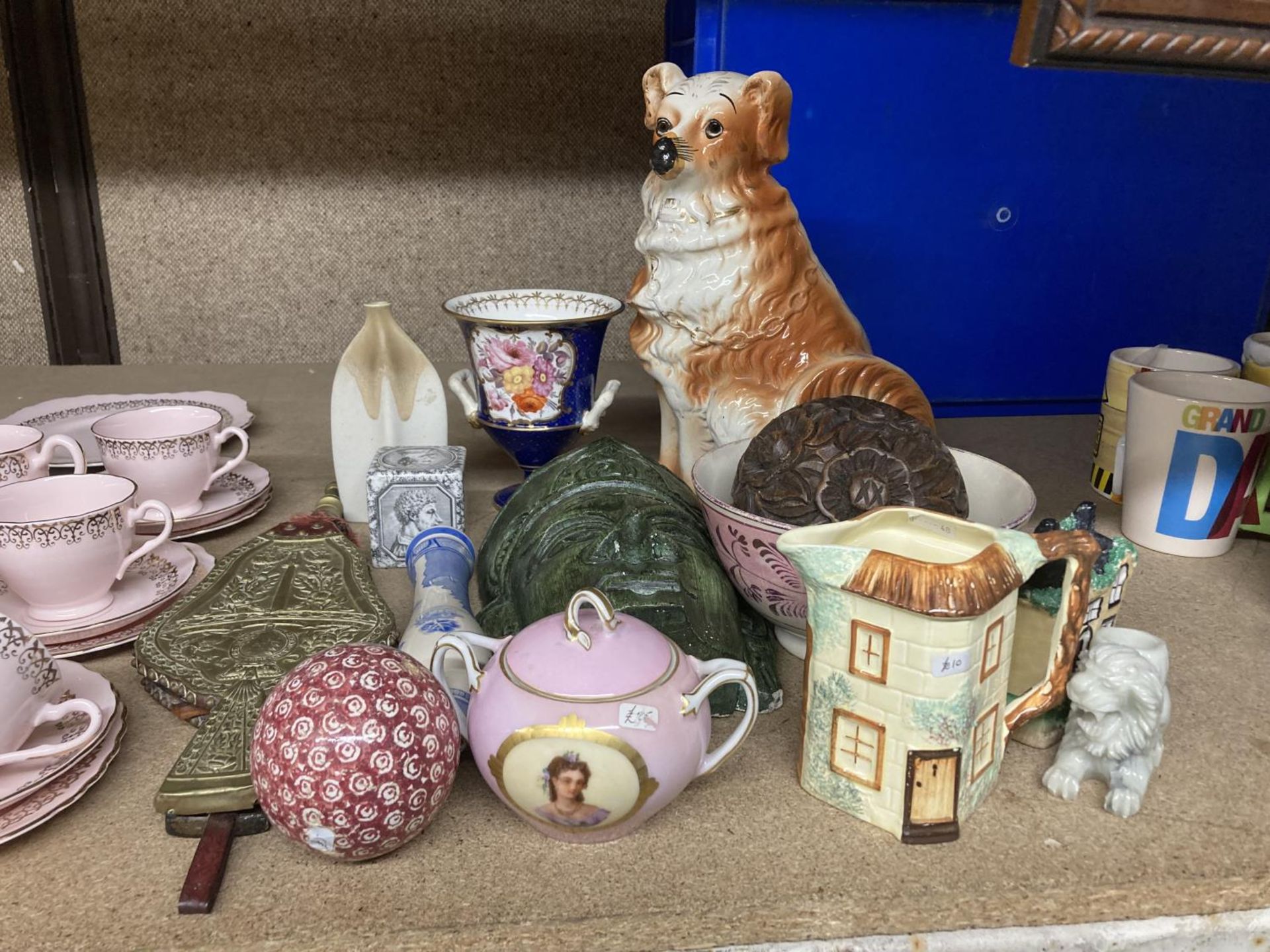 A QUANTITY OF CERAMIC ITEMS TO INCLUDE A LARGE STAFFORDSHIRE STYLE DOG, BLUE AND FLORAL URN VASE,