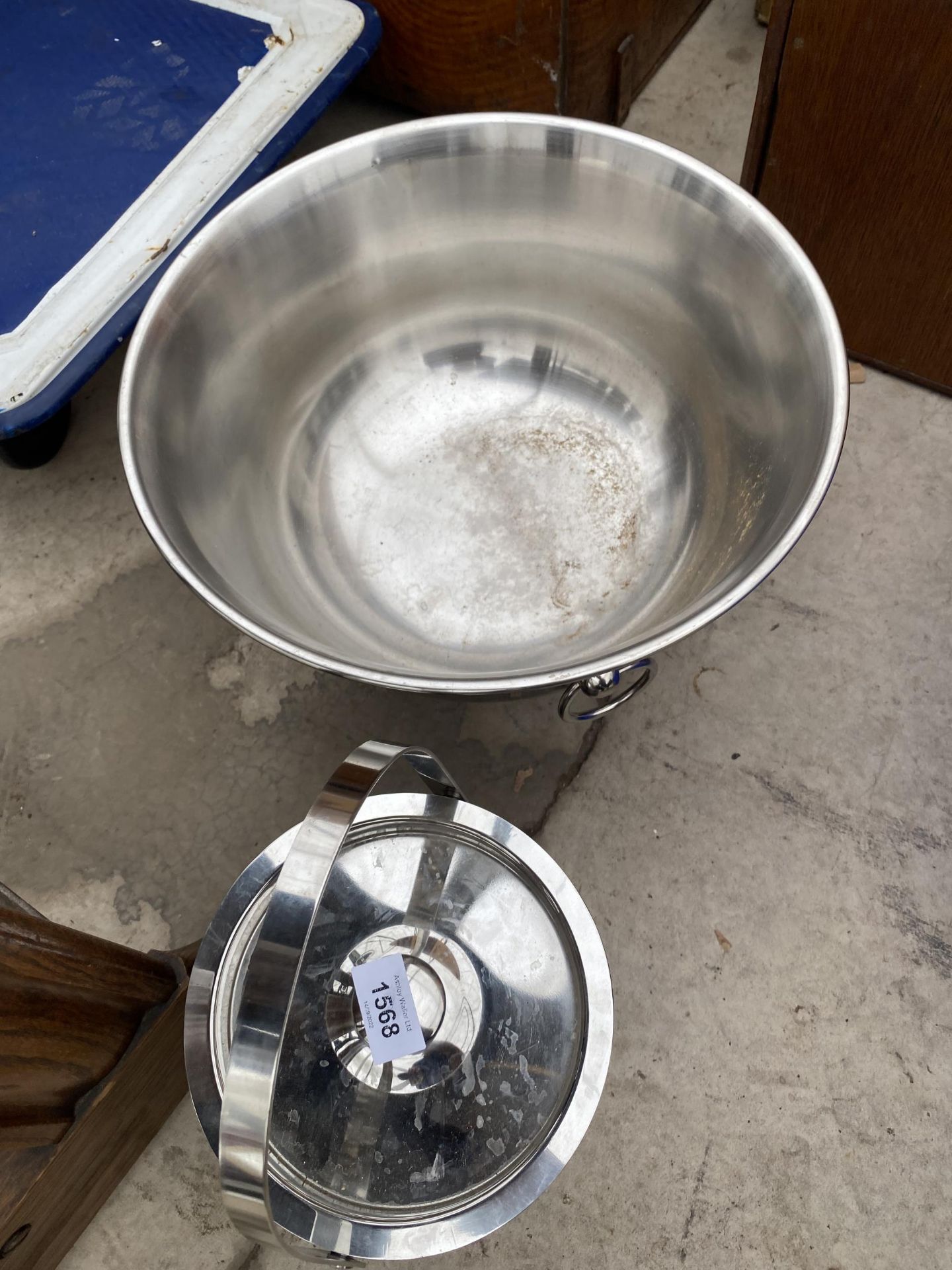 A LARGE ALUMINIUM BOWL AND A METAL ICE BUCKET - Image 4 of 5