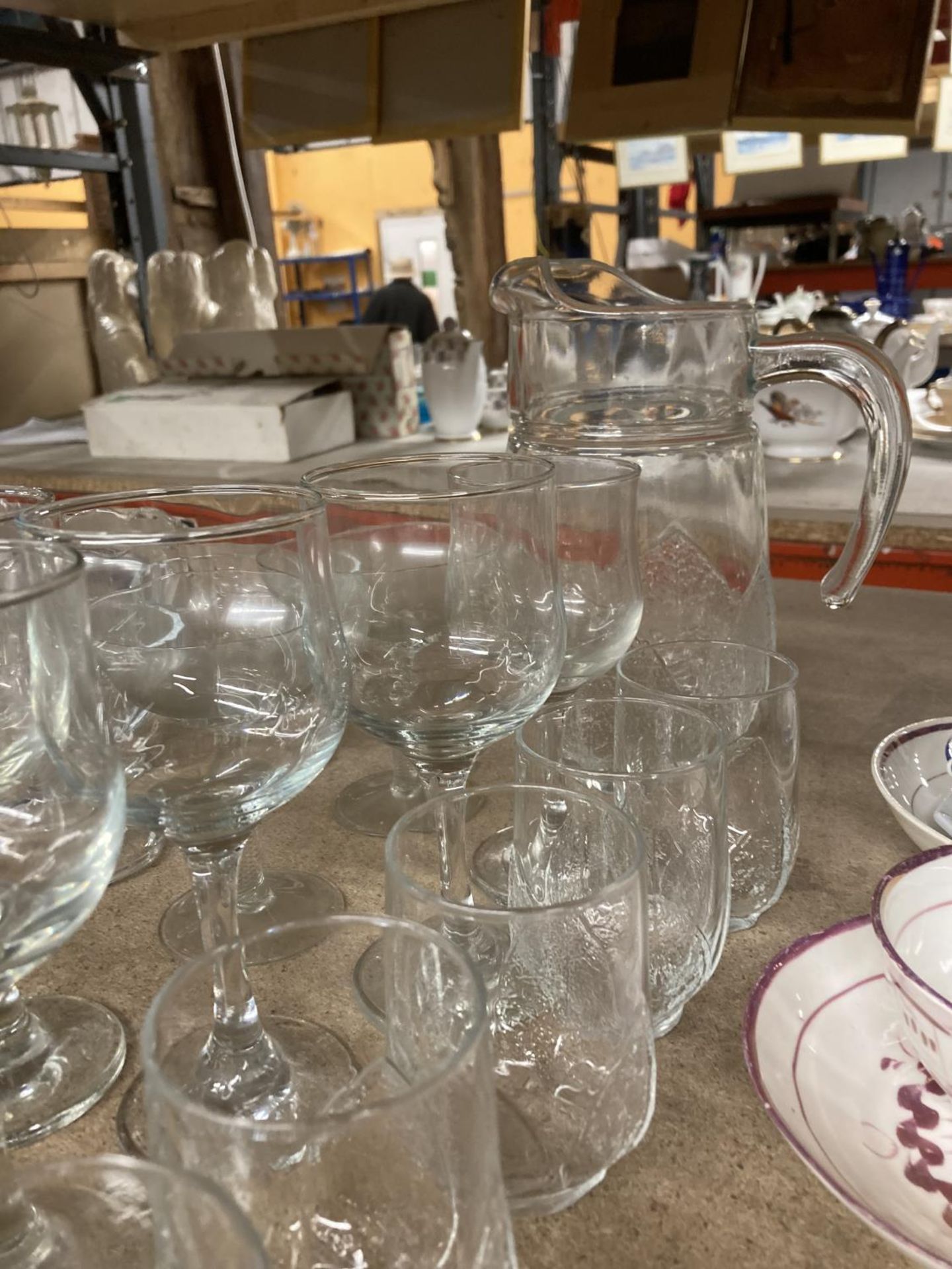 A LARGE QUANTITY OF GLASSWARE TO INCLUDE WINE GLASSES, SHERRY, SMALL TUMBLERS, DESSERT DISHES, - Image 5 of 5