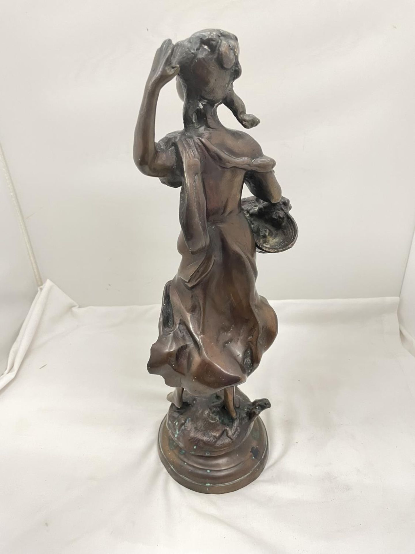 A BRONZE STYLE FIGURE OF A LADY WITH A BASKET HEIGHT 45CM - Image 2 of 4
