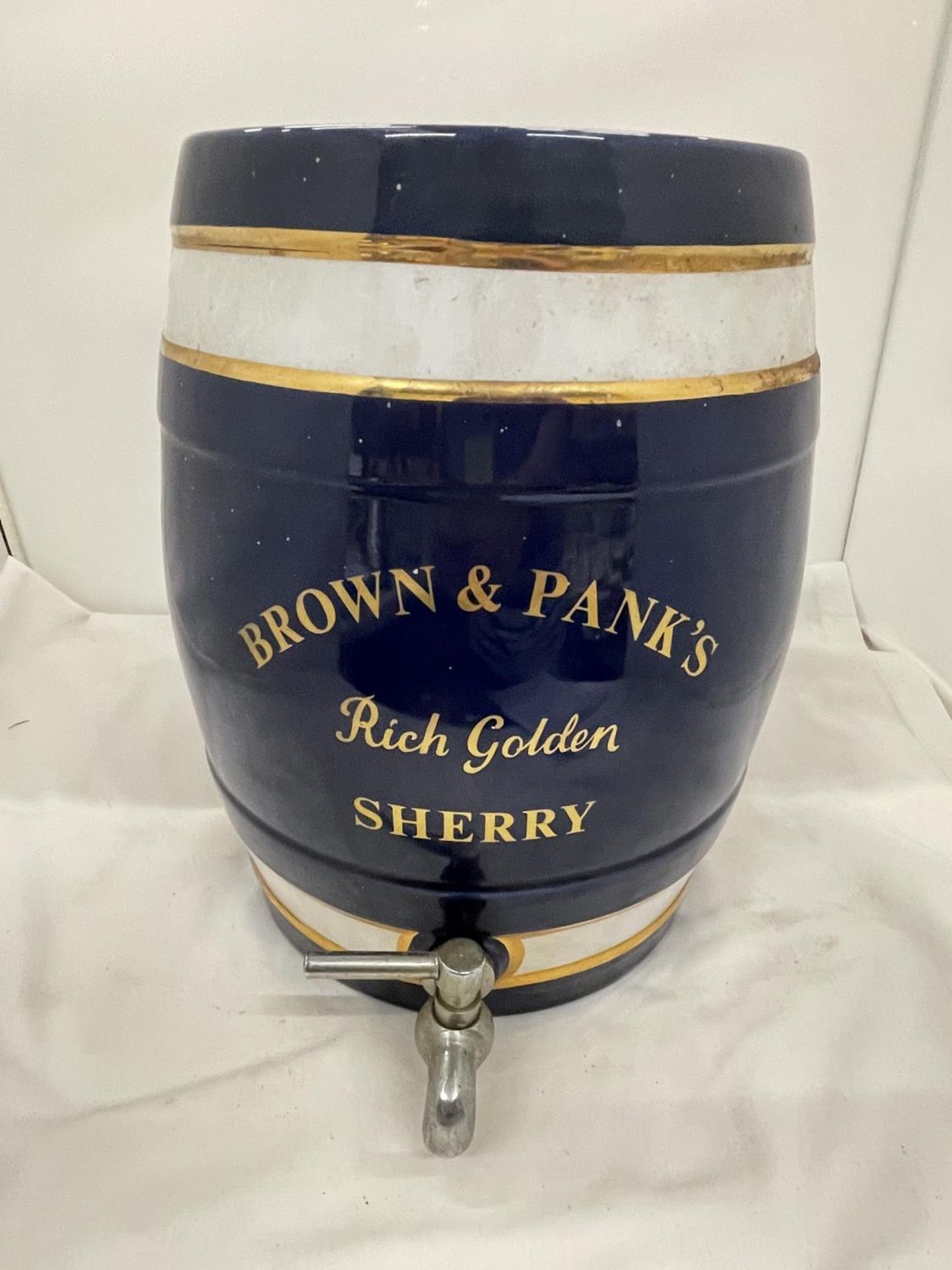 A CERAMIC VINTAGE BROWN & PANKS RICH GOLDEN SHERRY BARREL