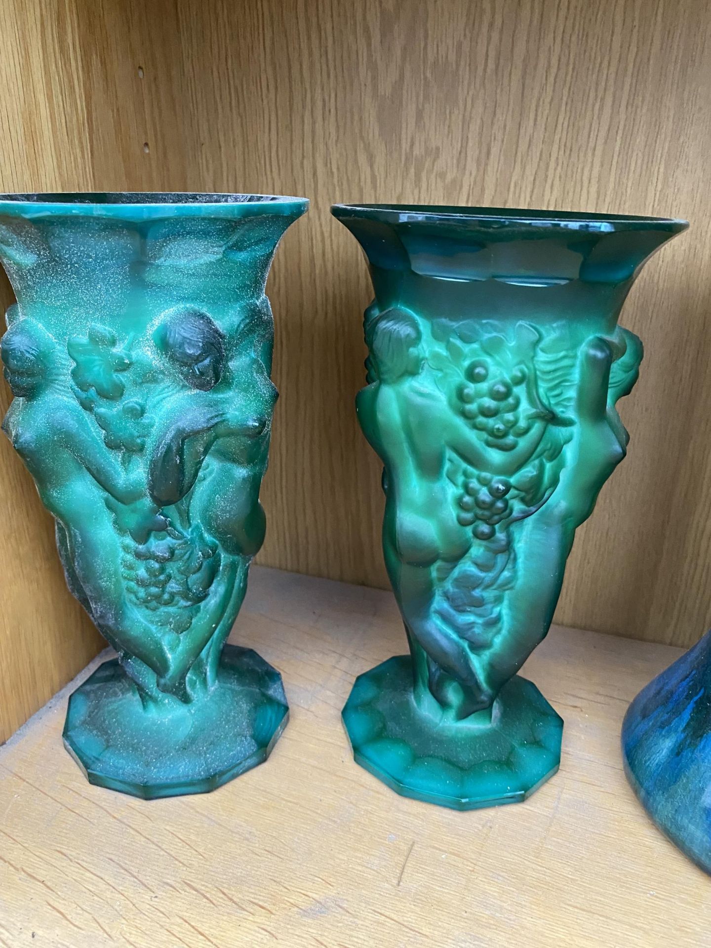 THREE COLOURED GLASS VASES AND A FURTHER CERAMIC VASE - Image 3 of 4