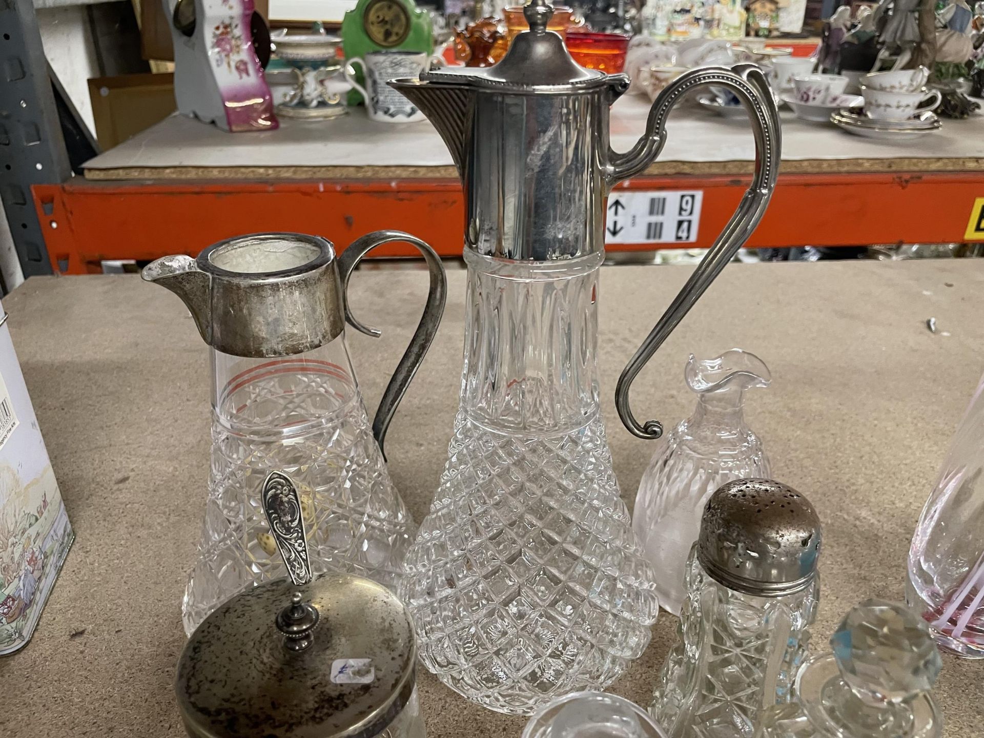 A COLLECTION OF GLASSWARE TO INCLUDE SILVER PLATED GLASS JUGS, OIL BOTTLES, LIDDED JARS, ETC - Image 3 of 3