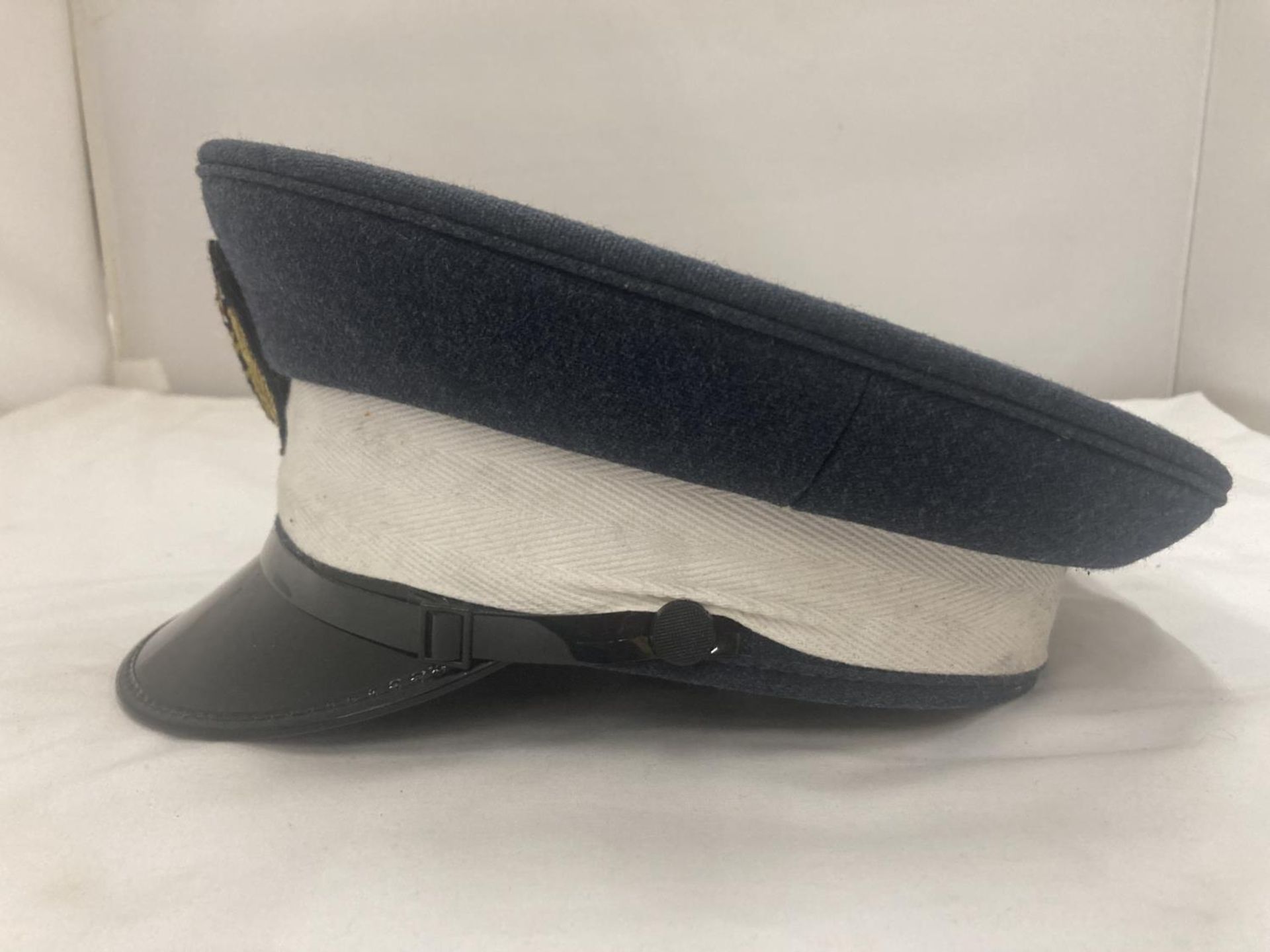 AN R. A. F. MILITARY PEAKED CAP - Image 2 of 6