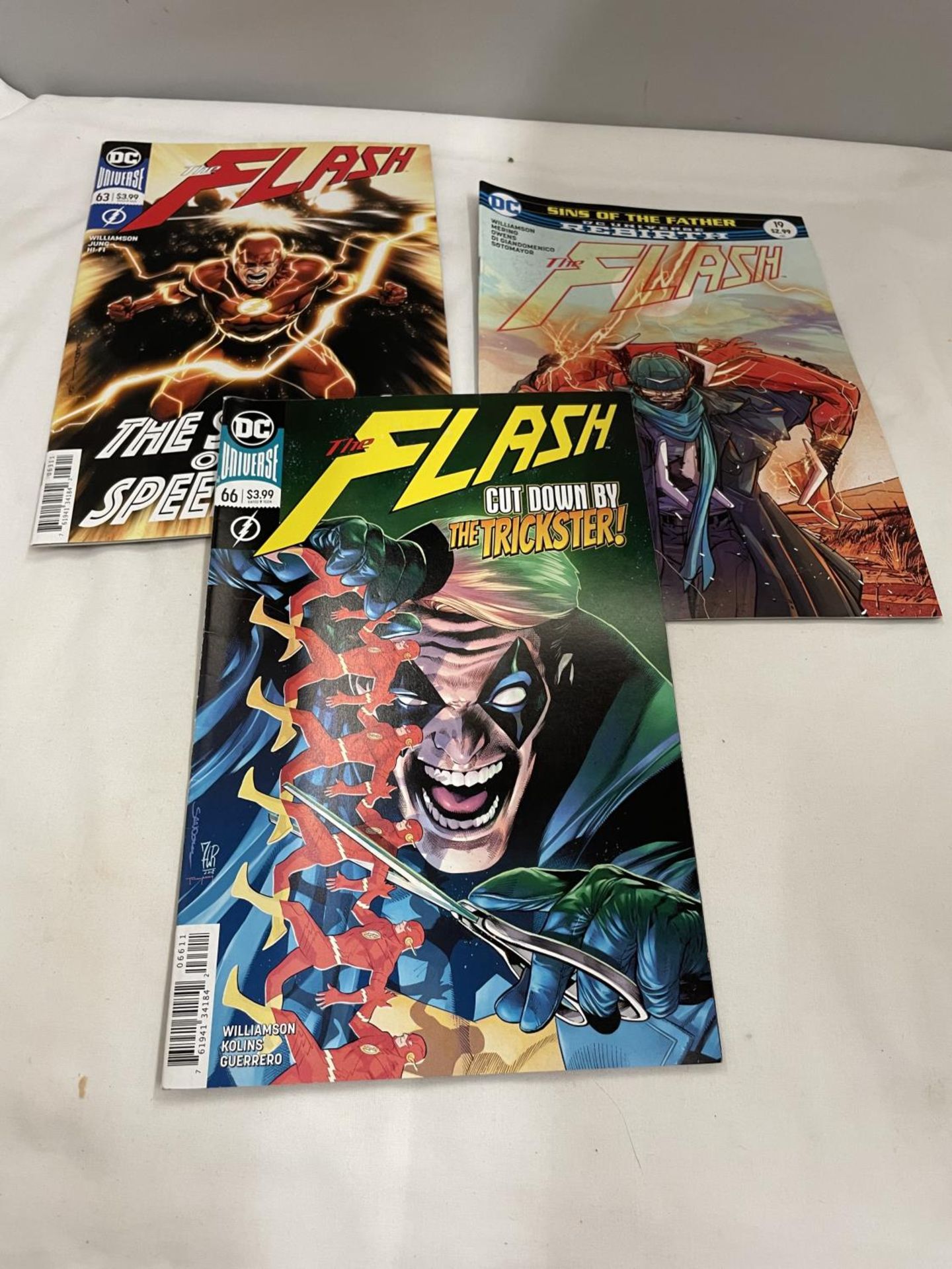 TWELVE MODERN AGE THE FLASH DC COMICS - TWO VARIANT COVERS - Image 4 of 4