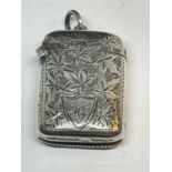 A HALLMARKED CHESTER SILVER VESTA CASE BY B.D.P.O