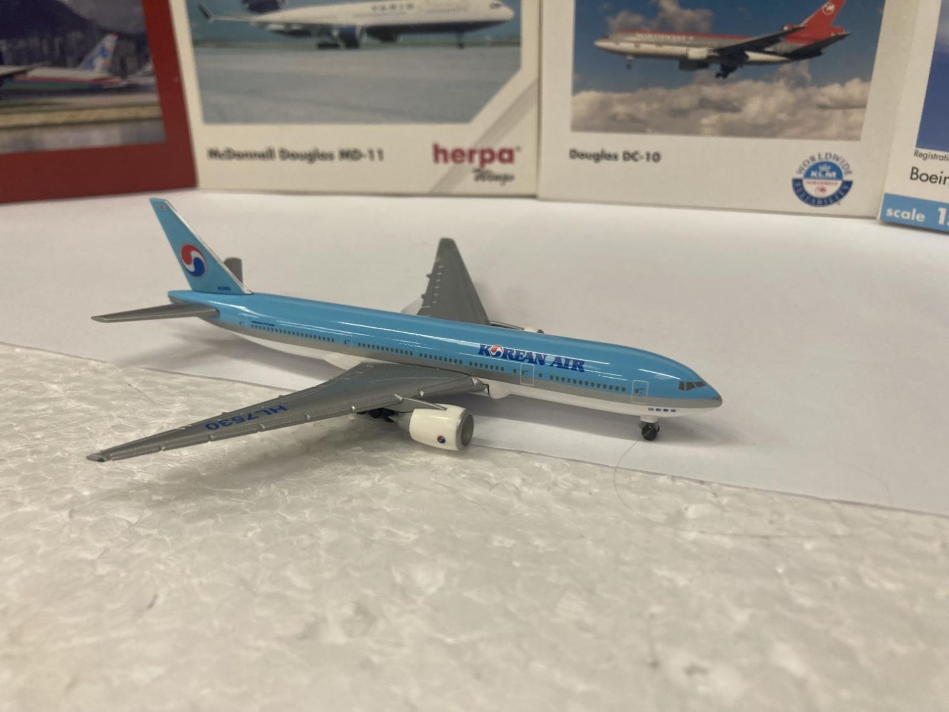 FOUR HERPA WINGS COLLECTION PLANES TO INCLUDE - KOREAN AIR BOEING 777-200 NO. 506458, NORTHWEST - Image 5 of 7