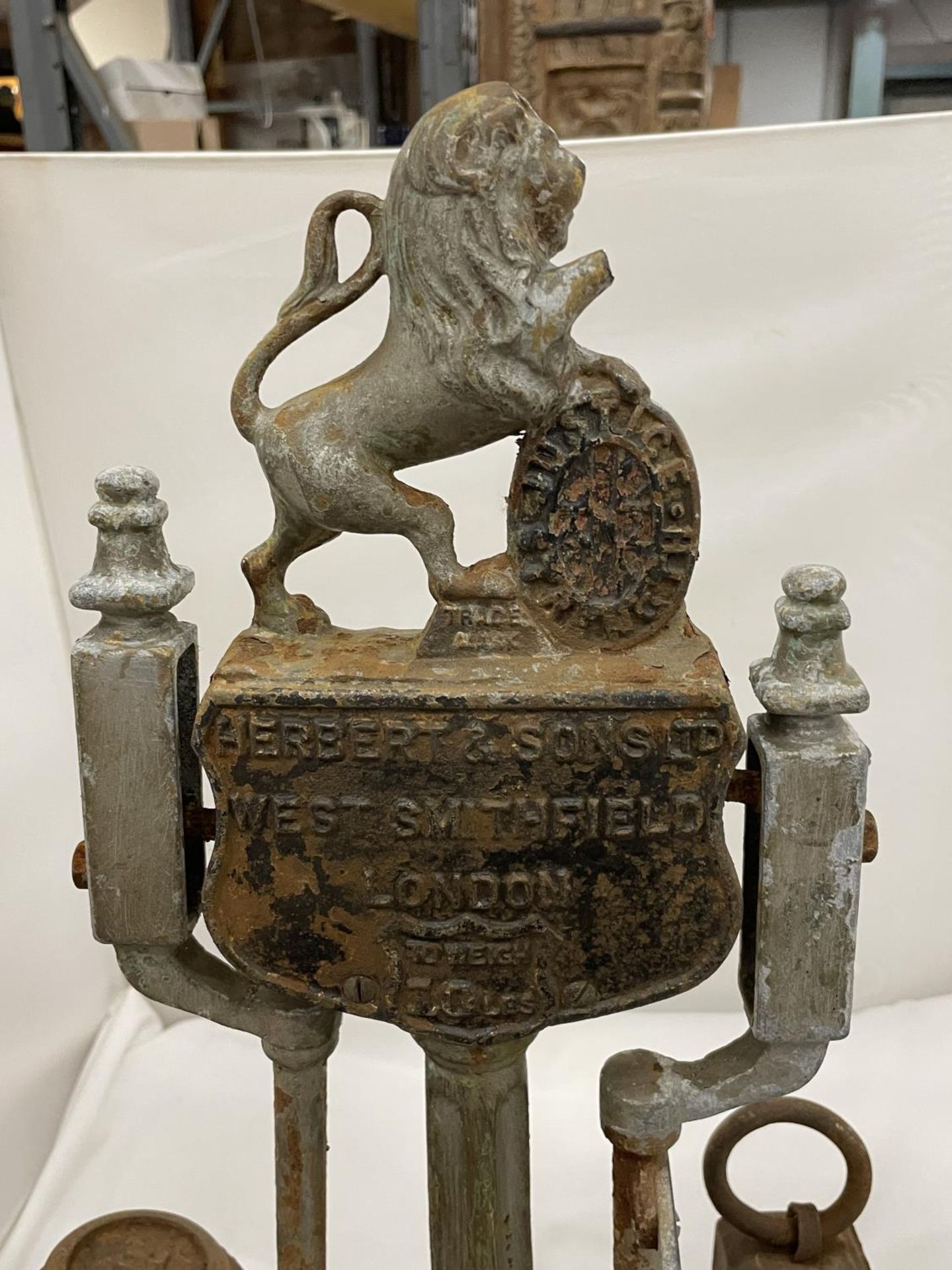 A HERBERT AND SON ANTIQUE BUTCHERS SCALES WITH CERAMIC TRAY AND VARIOUS WEIGHTS - Image 4 of 5