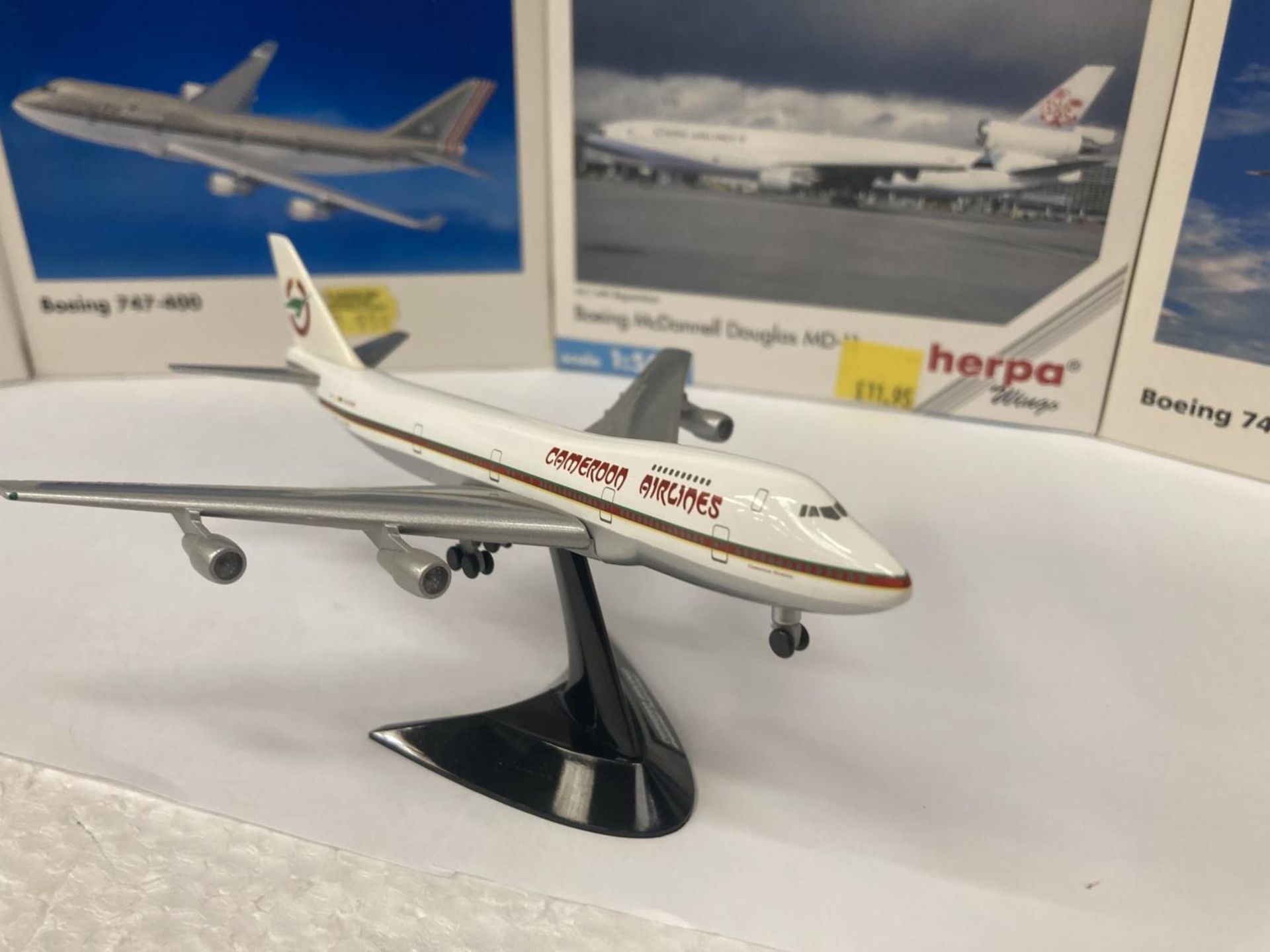 A COLLECTION OF FOUR COLLECTOR'S AEROPLANES TO INCLUDE CAMEROON AIRLINES BOEING 747-200 NO. - Image 6 of 7