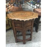 AN INDIAN STYLE OCTAGONAL TWO PIECE TABBLE (BASE AND TOP) WITH DECORATIVE INLAY, HEIGHT 48CM,