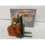 A DINKY TOYS COVENTRY CLIMAX FORK LIFT TRUCK 401 IN ORIGINAL BOX BY MECCANO LTD IN GOOD CONDITION
