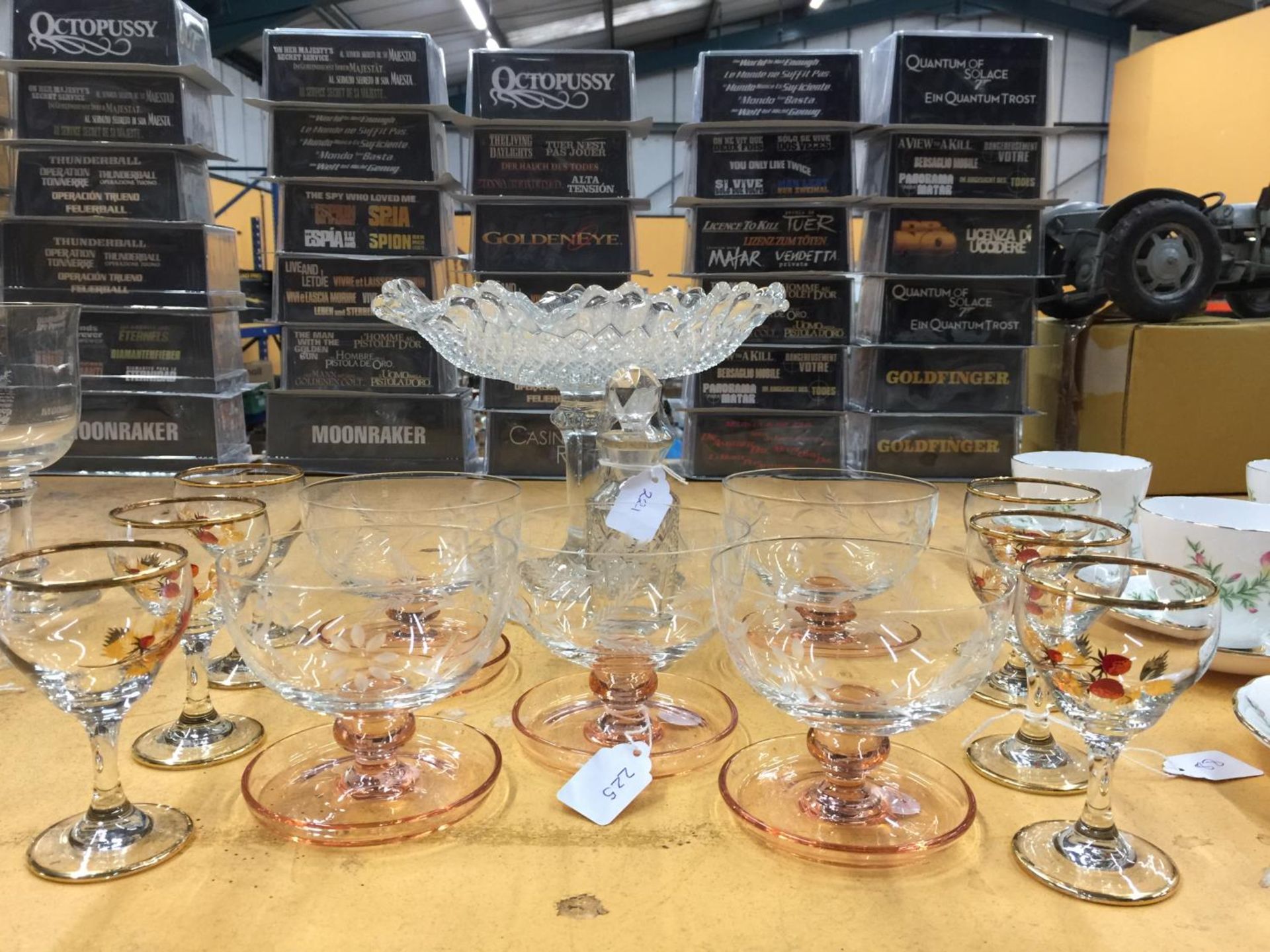 A QUANTITY OF GLASSWARE TO INCLUDE A CAKE STAND, DESSERT BOWLS, LICQUER GLASSES, ETC