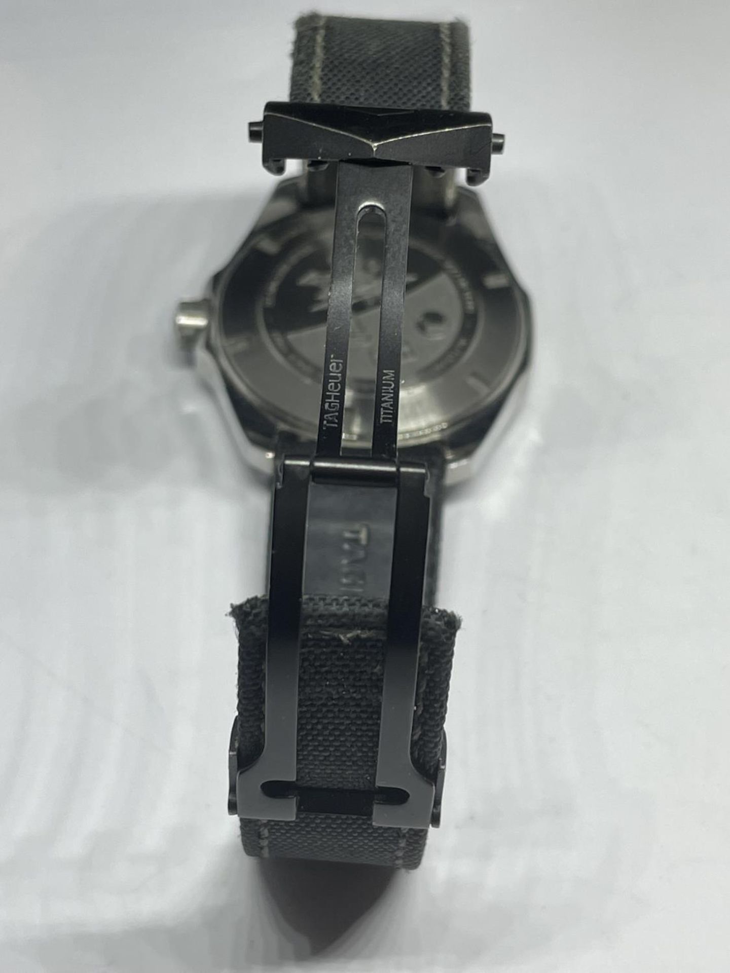 A TAG HEUER AQUARACER CALIBRE 5 AUTOMATIC WRIST WATCH SEEN WORKING BUT NO WARRANTY - Image 7 of 8