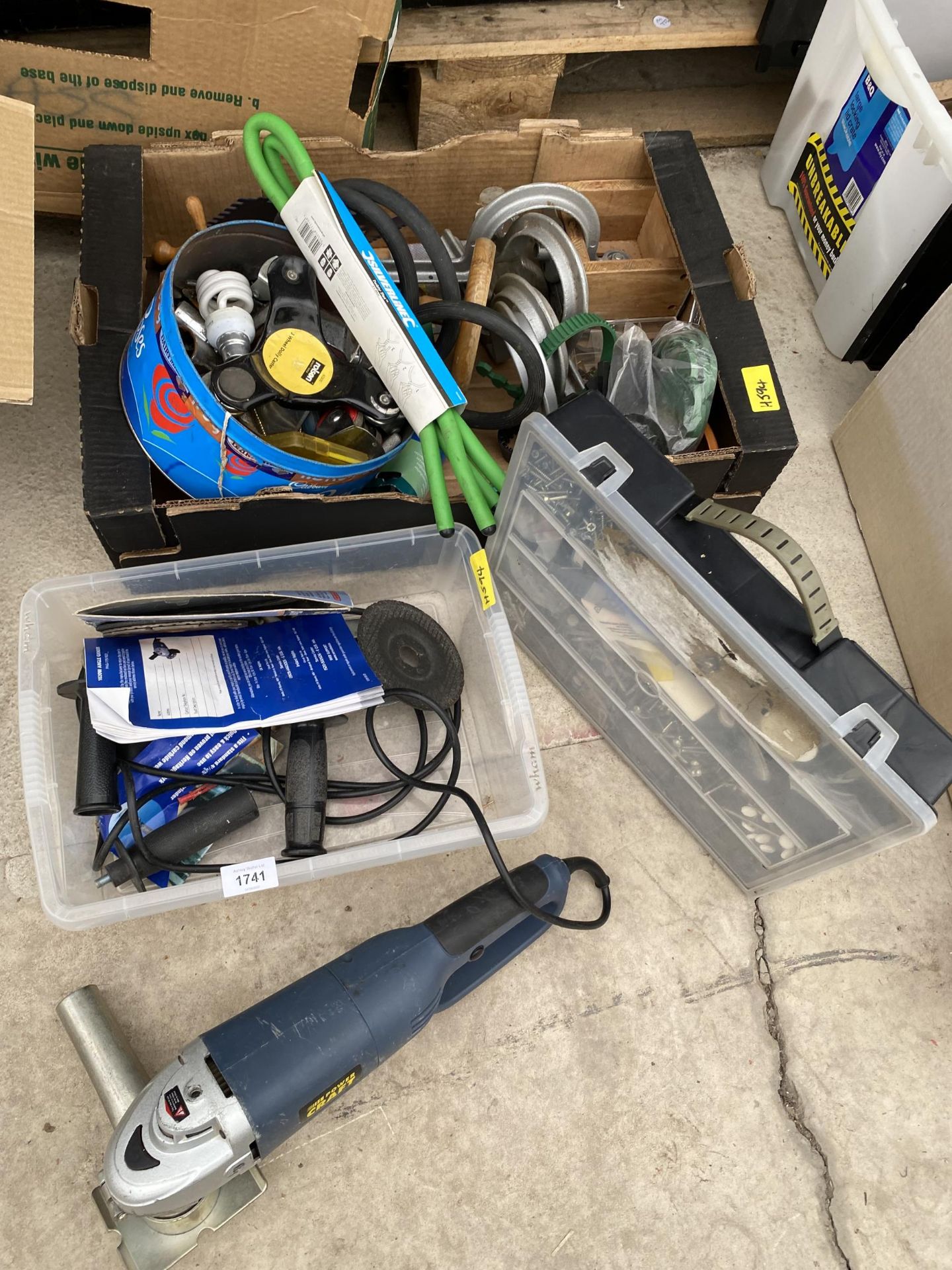 AN ASSORTMENT OF TOOLS TO INCLUDE BRACKETS AND A POWER CRAFT ANGLE GRINDER