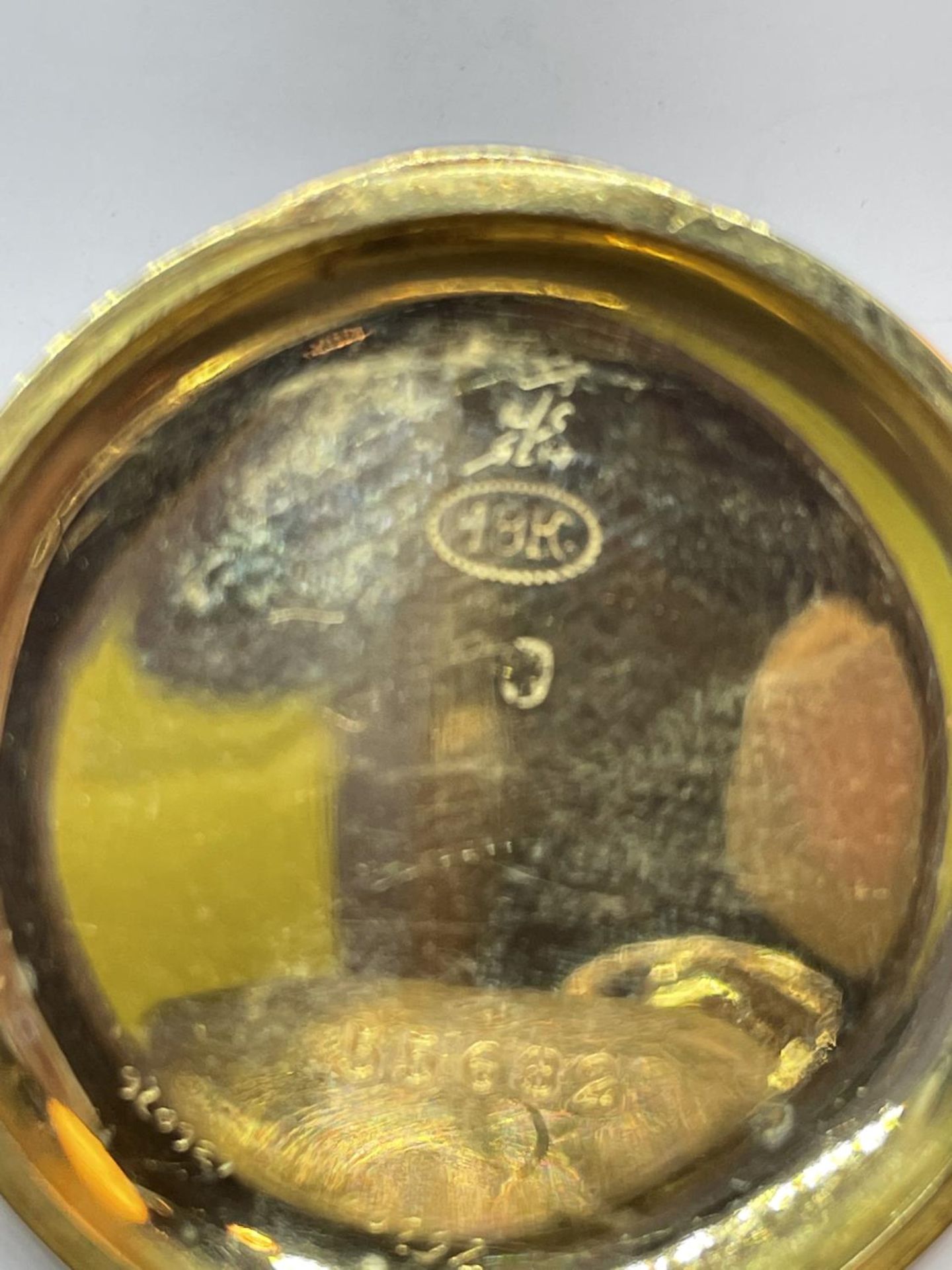 AN 18CT GOLD TOP WIND POCKET WATCH WITH WHITE ENAMELLED DIAL AND GOLD HANDS, WITH ORIGINAL BOX - Image 6 of 7