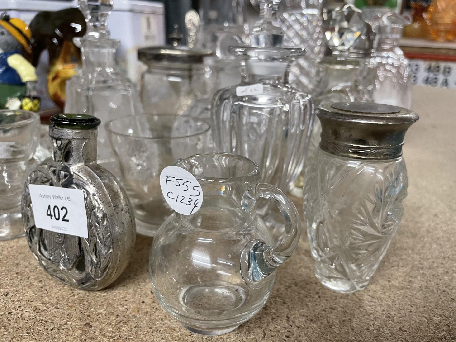 A COLLECTION OF GLASSWARE TO INCLUDE SILVER PLATED GLASS JUGS, OIL BOTTLES, LIDDED JARS, ETC - Image 2 of 3