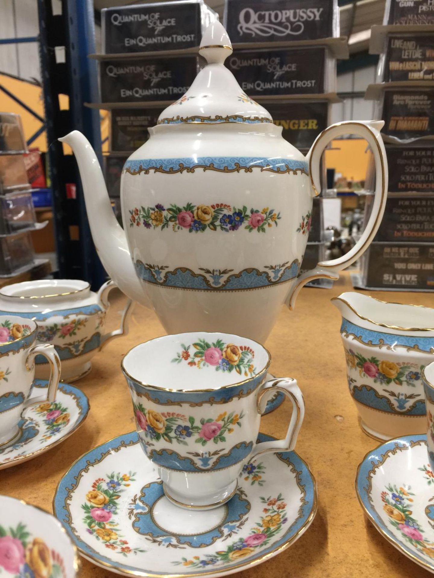 A CROWN STAFFORDSHIRE COFFEE SET IN A BLUE AND FLORAL PATTERN TO INCLUDE A COFFEE POT, CREAM JUG, - Image 4 of 4