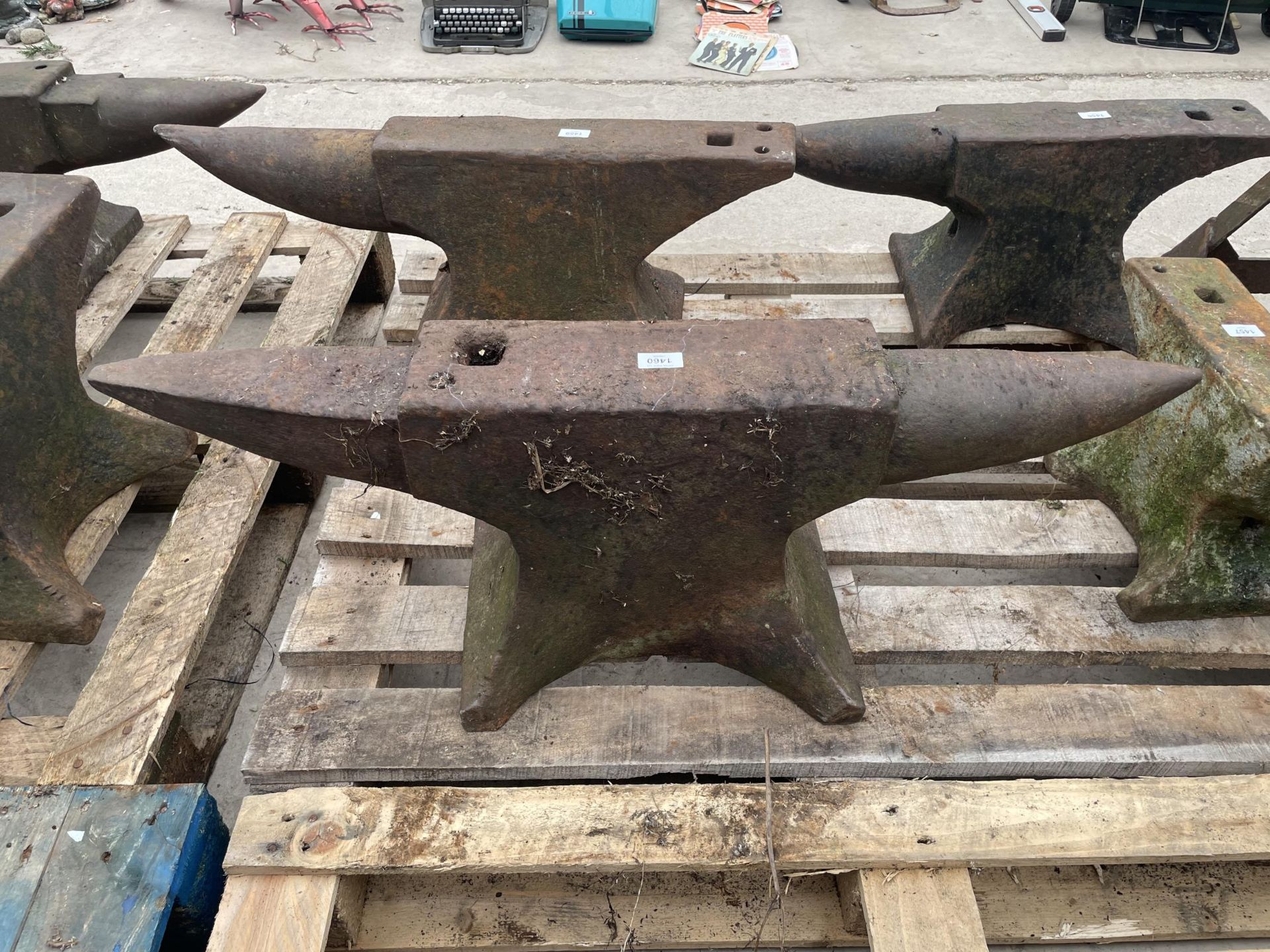 A VINTAGE BLACKSMITHS ANVIL LENGTH 97CM - Image 3 of 3