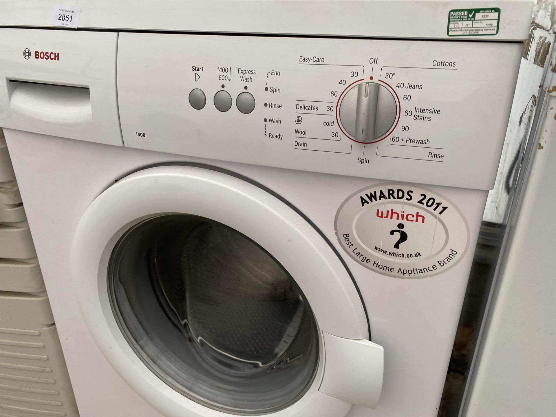 A WHITE BOSCH WASHING MACHINE - Image 2 of 3