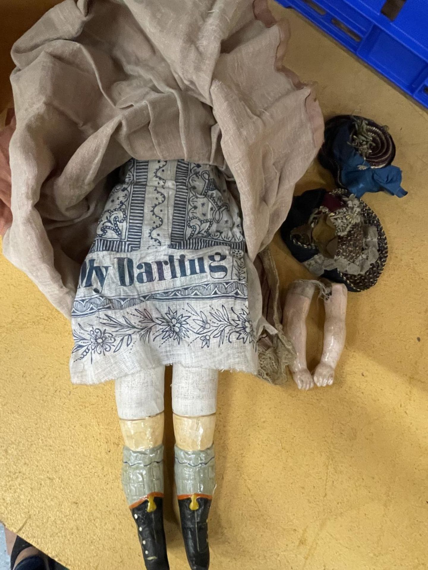 A VICTORIAN DOLL IN PERIOD COSTUME WITH A WAX HEAD, STRAW/HORSEHAIR BODY, PLASTER ARMS AND LOWER - Image 6 of 6