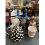 A COLLECTION OF CERAMIC ITEMS TO INCLUDE A TONY WOOD 'MR PUNCH' TEAPOT, TURQUOISE VASES, STUDIO